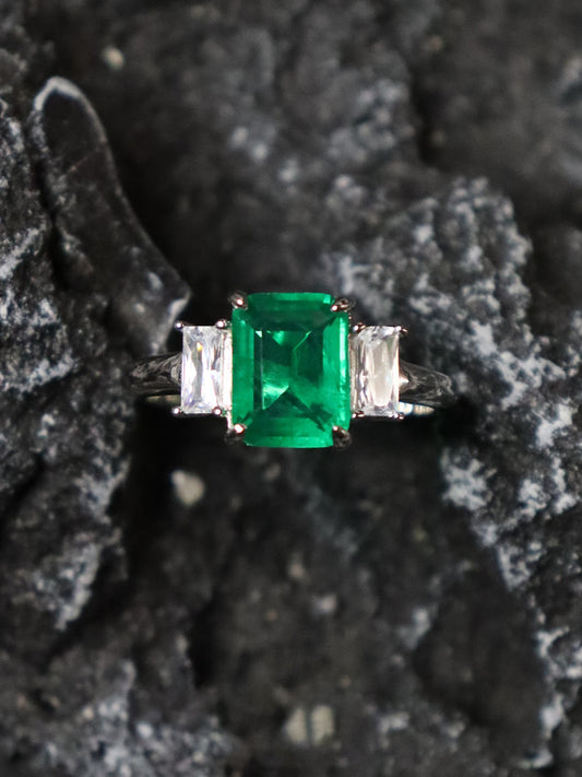 Classic Three Stones Syntheticl Emerald Ring